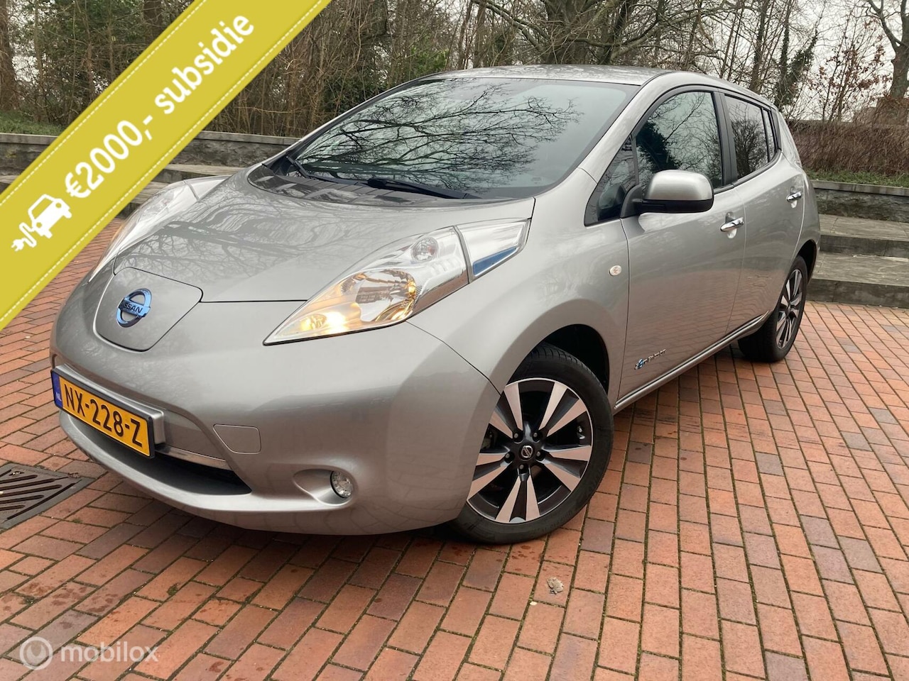 Nissan LEAF Acenta 24 KWh Zeer Nette Auto Luxe Uitvoering 2015