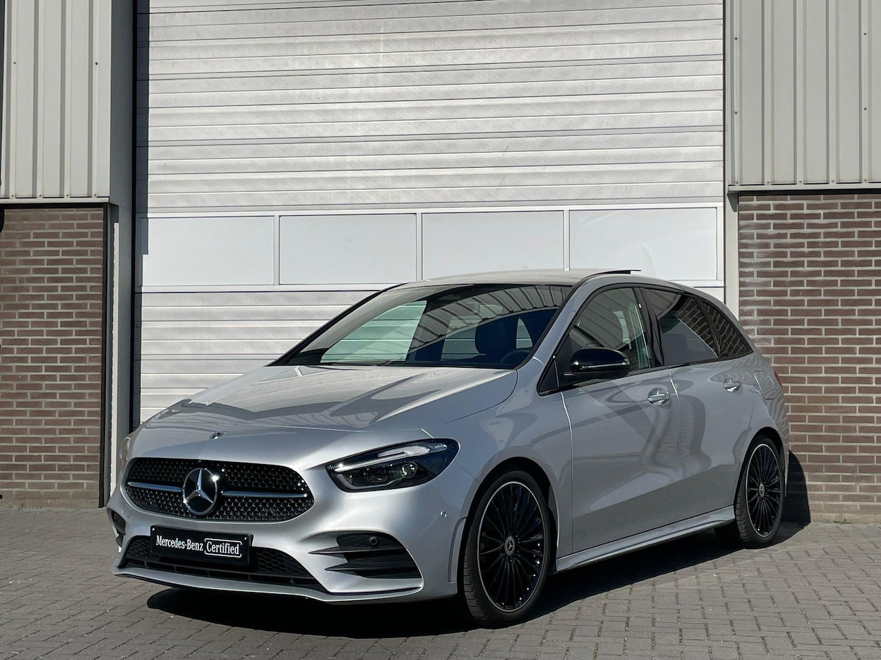 Mercedes Benz B Klasse 180 AMG Panoramadak Premium Nightpakket