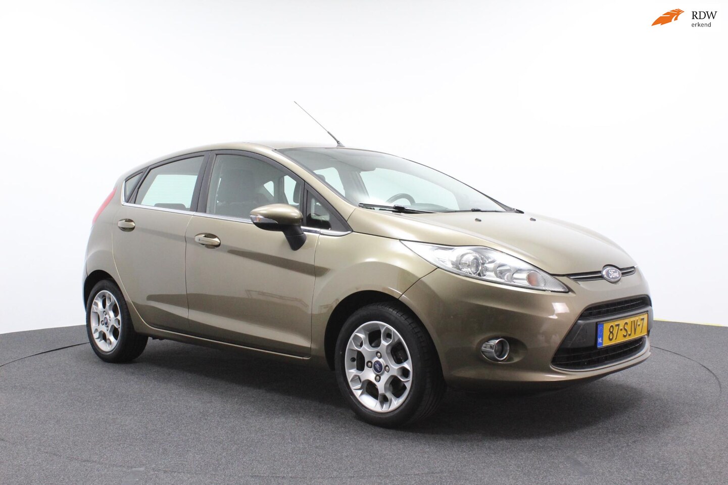 Ford Fiesta Titanium Airco Sportvelgen Start Stop Trekhaak