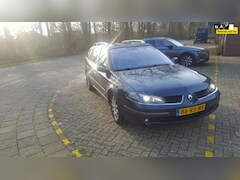 Renault Laguna Grand Tour - 2.2 dCi Privilège