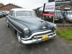 Oldsmobile Custom Cruiser - 88 rocket