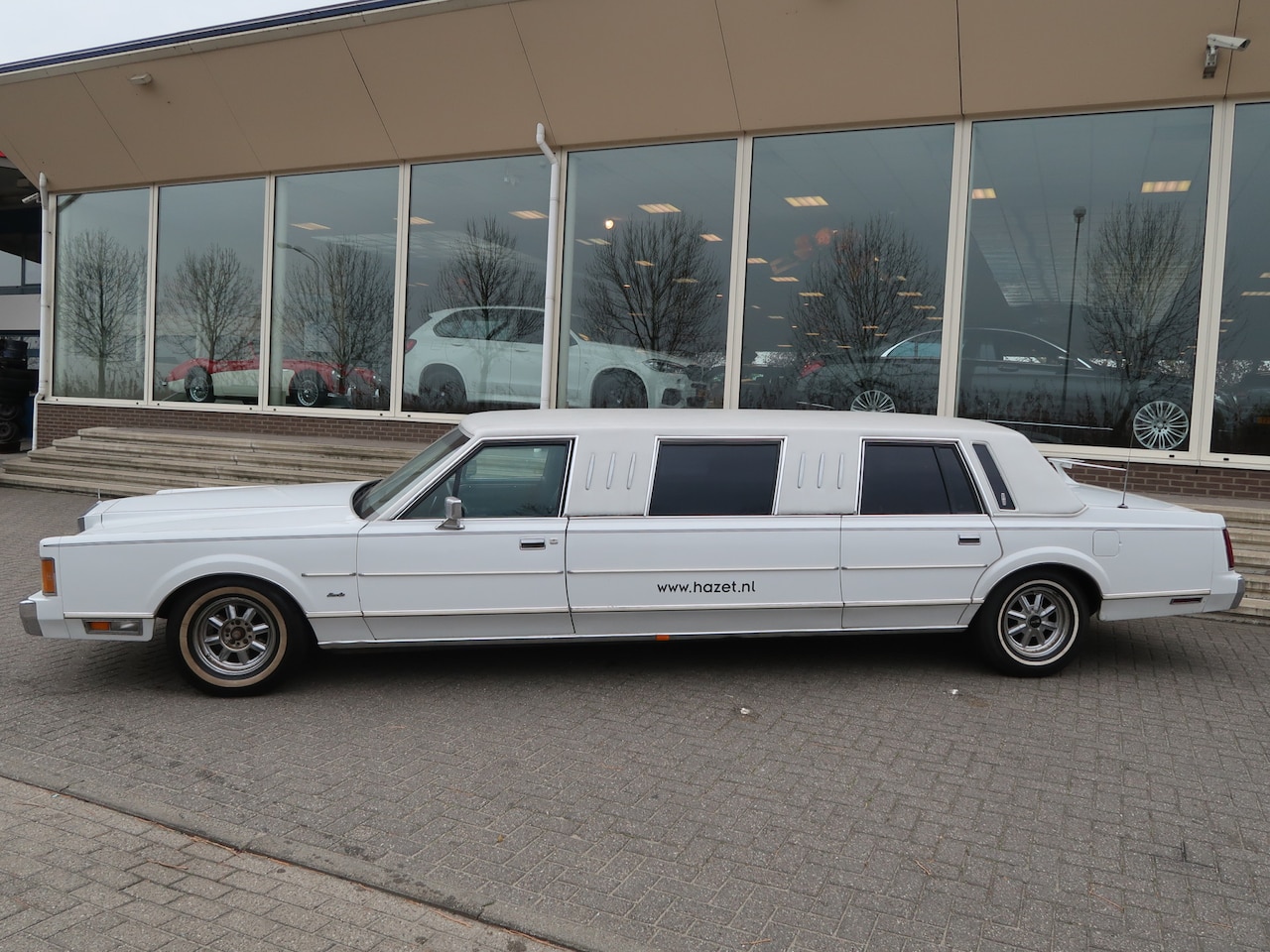 lincoln-town-car-limousine-4-6-v8-aut.jpg