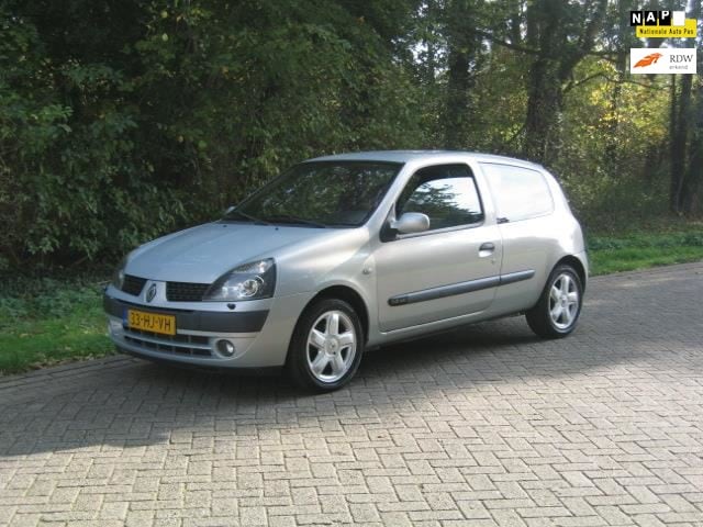 Renault Clio 1.6-16V Dynamique (bj 2001) / TREKHAAK 2001 - Occasion te koop AutoWereld.nl