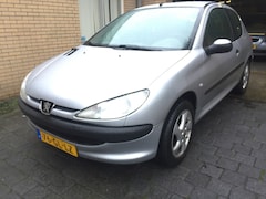 Peugeot 206 - 1.6-16V XT