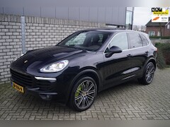 Porsche Cayenne - 3.0 S E-Hybrid Autom Panodak Leder Navi Camera luchtvering Clima PDC LMV NL Auto