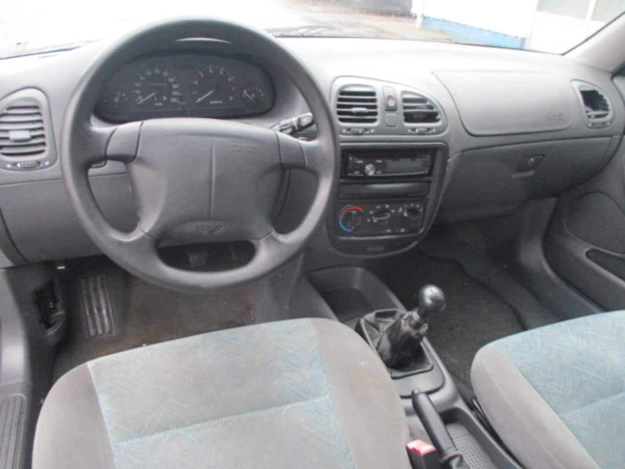daewoo-nubira-1-6-16v-etec-4drs-hb.jpg