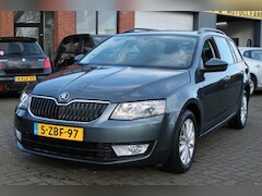 Skoda Octavia Combi - 2.0 TDI Grt Amb Bns NAVI/LEER/CRUISE/TREKHAAK/PARKERSENSOR