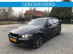 BMW 3-serie Touring - 318d Executive LEER
