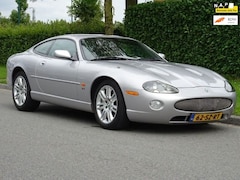 Jaguar XKR - 4.2 V8 Coupé Supercharged boekjes org
