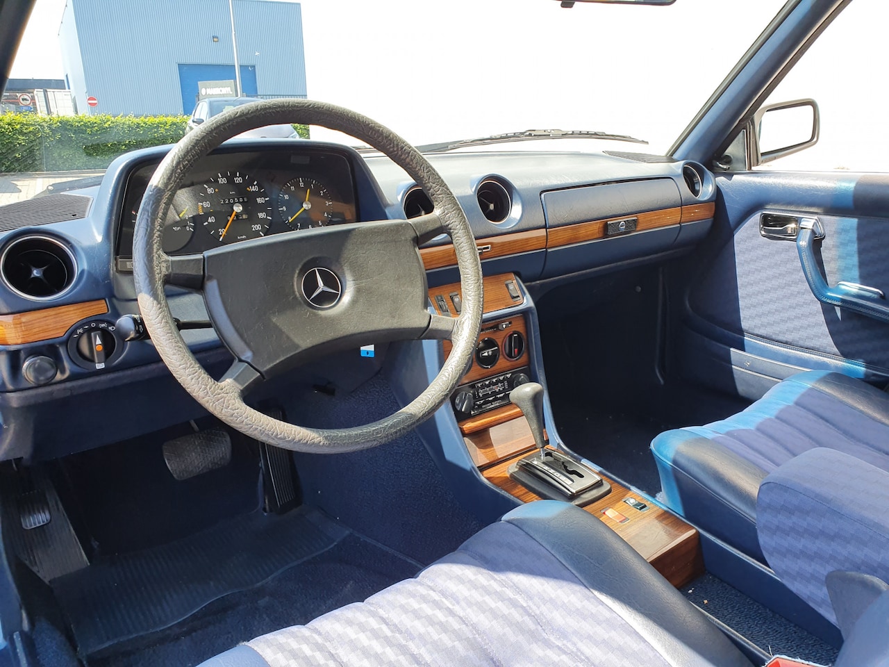 mercedes-benz-230-w123-ce-automaat-topstaat.jpg
