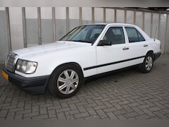 Mercedes-Benz 200-serie - 300 D