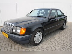 Mercedes-Benz 230 - 230E