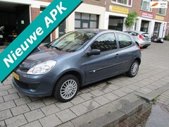 Renault Clio - 1.2-16V Authentique nieuwe koppeling
