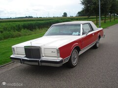 Lincoln Continental - - BILL BLASS UITVOERING