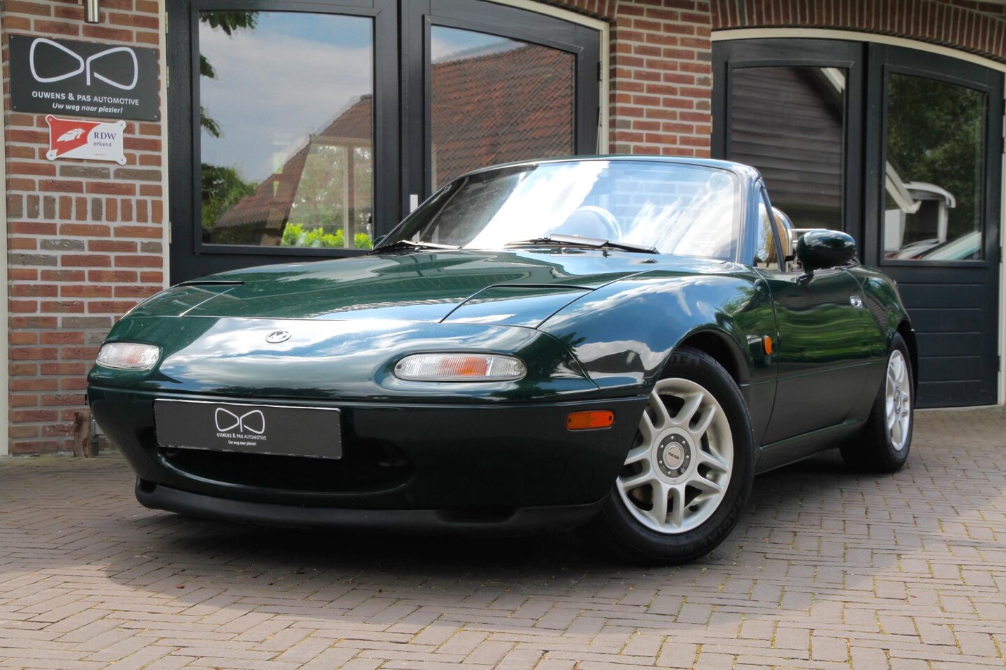 Mazda MX-5 - 1.6i | LEDER | SPORTUITLAAT | VERLAAGD - AutoWereld.nl