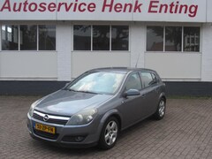 Opel Astra - 1.6 Essentia