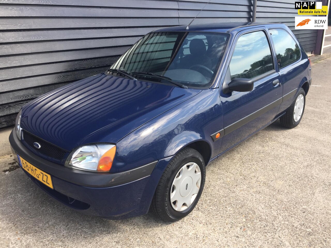 ford-fiesta-1-3-8v-classic-1e-eigenaresse-lage-km-stand.jpg