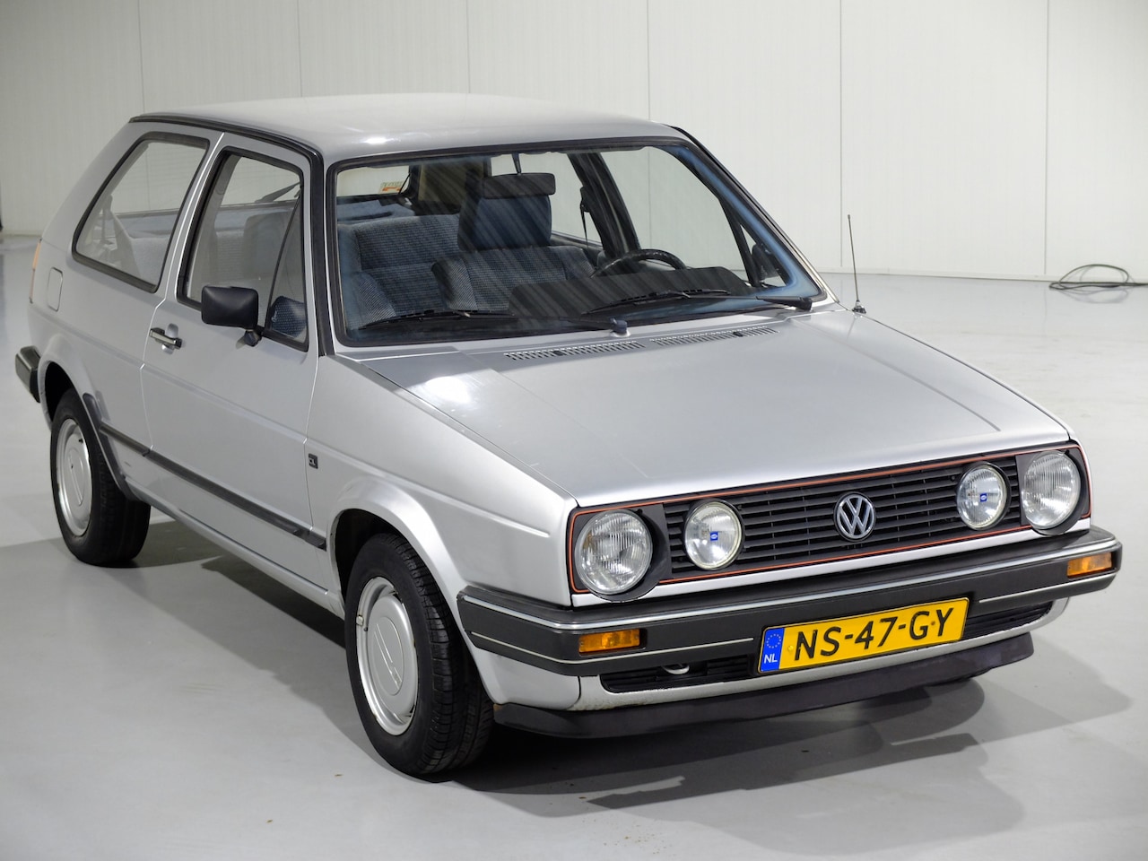 volkswagen-golf-1-6-cl-automaat-origineel-nederlands-geleverd-keurige-staat.jpg