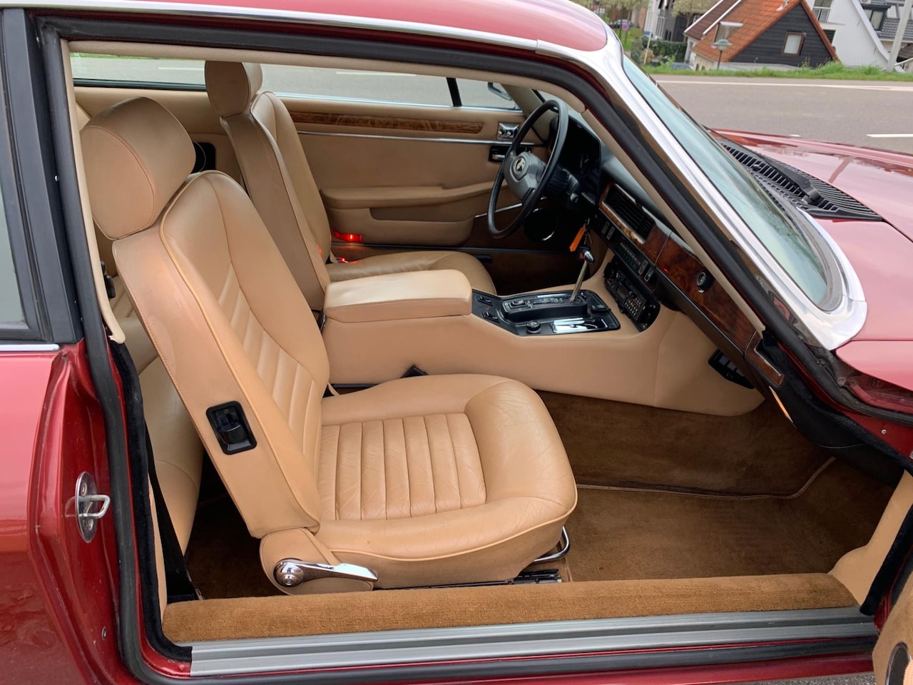 jaguar-xjs-5-3-v12-coupe-96000km-1e-eigenaar-org-nl-auto.jpg