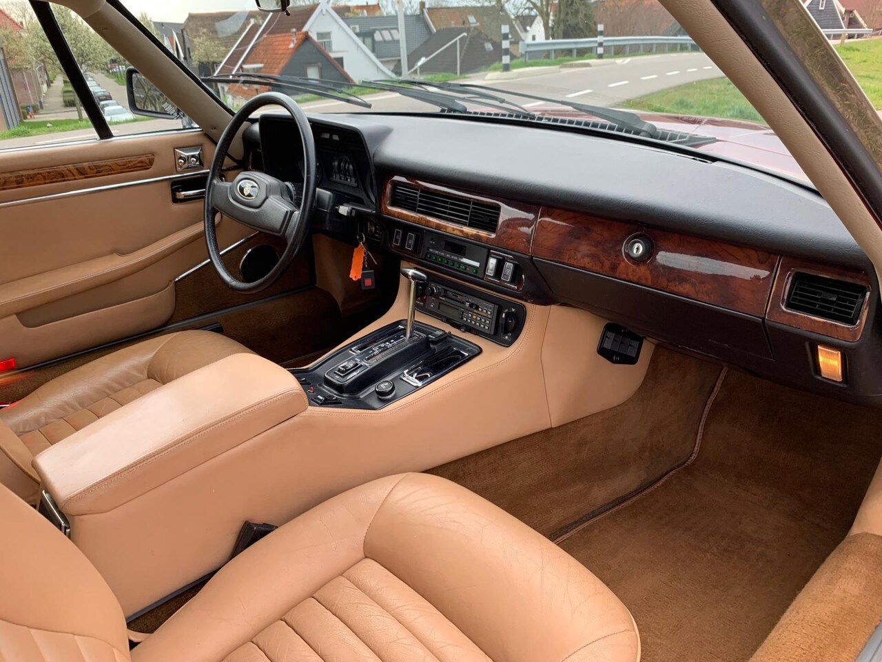 jaguar-xjs-5-3-v12-coupe-96000km-1e-eigenaar-org-nl-auto.jpg
