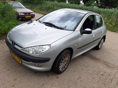 Peugeot 206 - 206; 1.4 16V 5DRS