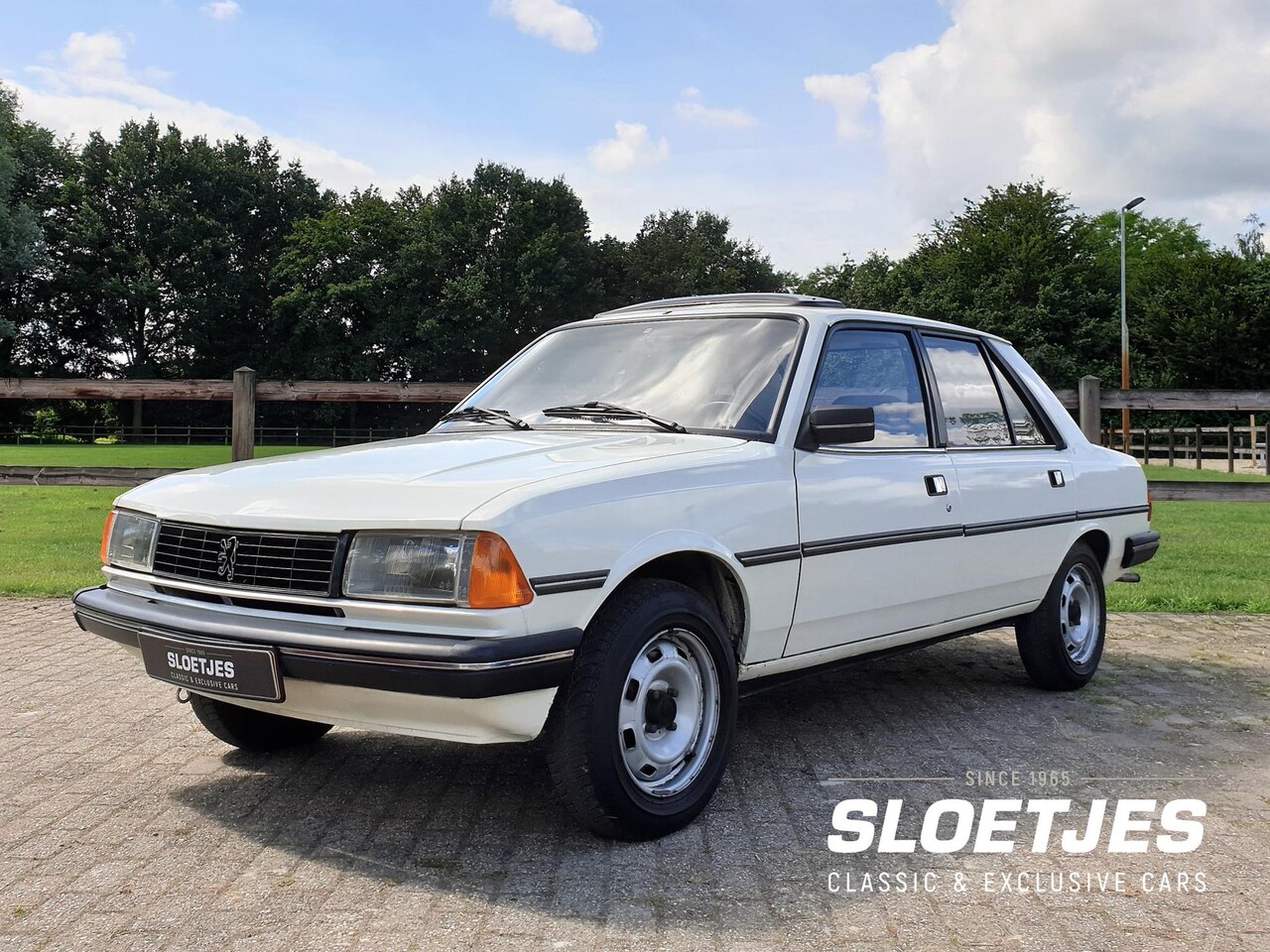 peugeot-305-gl-26-421-km-1e-eigenaar-schuifdak-origineel-en-in-nieuwstaat-door-ons-nieuw-gel.jpg