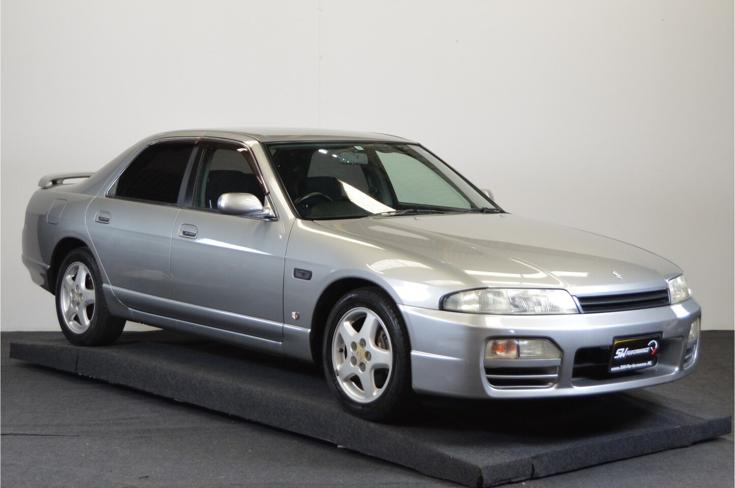 nissan-gt-r-r33gtst-4-doors.jpg