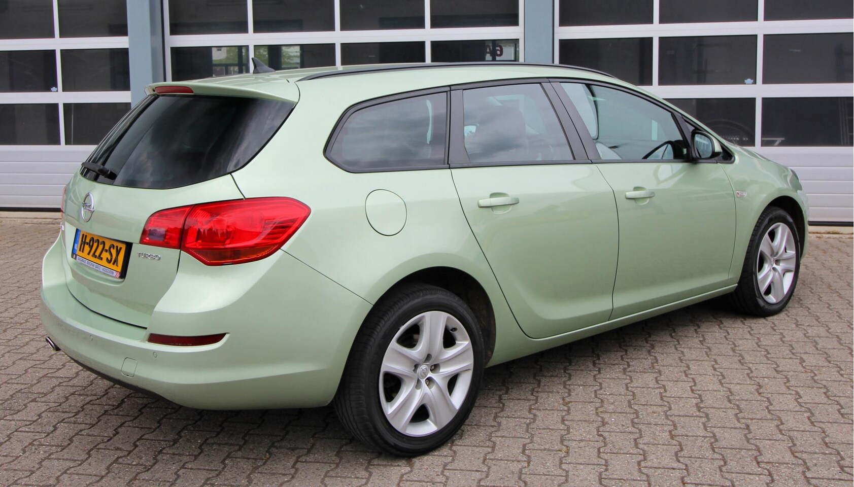 opel-astra-sports-tourer-1-4-turbo-edition-1-4-turbo-edition-140-pk.jpg