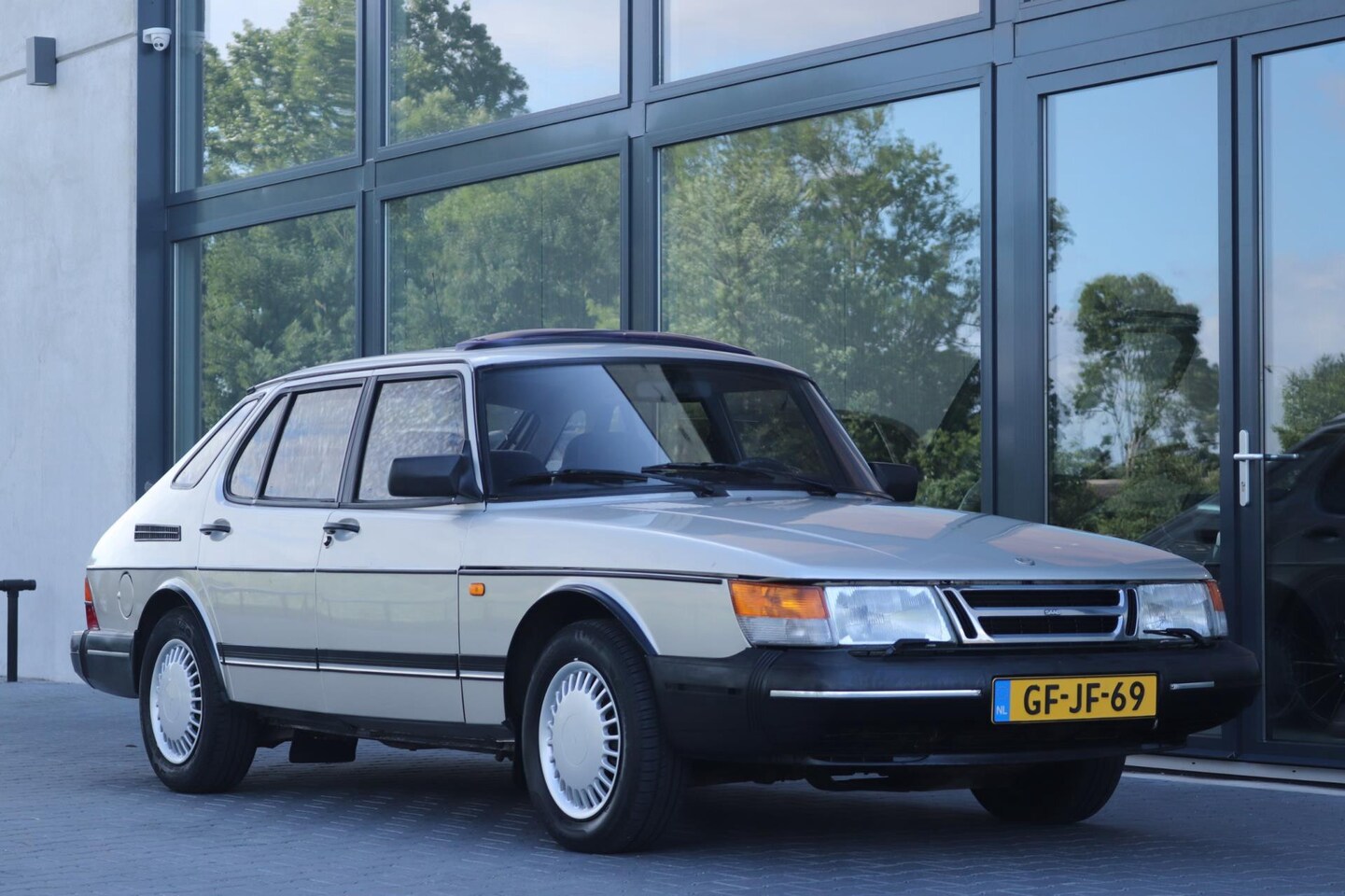 saab-900-2-0i-16-classic-orig-nl-2e-eig-lage-km.jpg