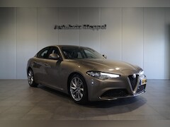 Alfa Romeo Giulia - 2.2 Eco Business Super | Leder | Stoelverwarming | Cruise-control | Verwarmd stuurwiel | X