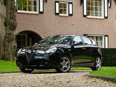Alfa Romeo Giulietta - 1.4 T 150PK MA Sprint/Nav/Stoelverw/18inch/8Cdiff/PDC