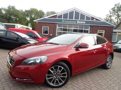 Volvo V40 - 2.0 D2 120pk Business Pano-dak, 17'', Navi, Trekhaak
