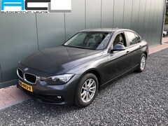 BMW 3-serie - 320i Executive Essential 'Navigatie Business Bluetooth'