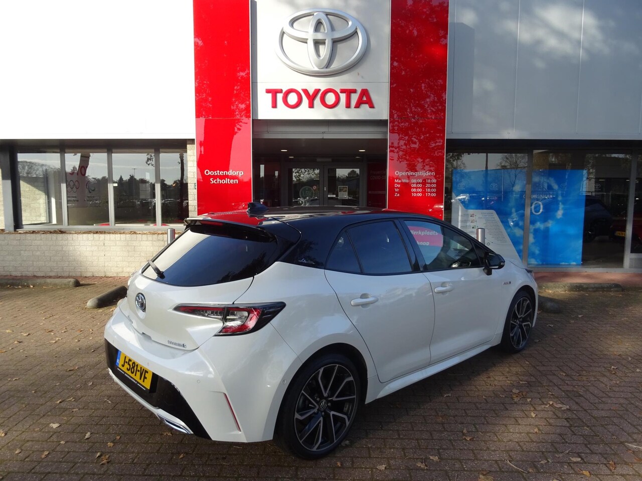 toyota-corolla-2-0-hybrid-executive-bi-tone.jpg