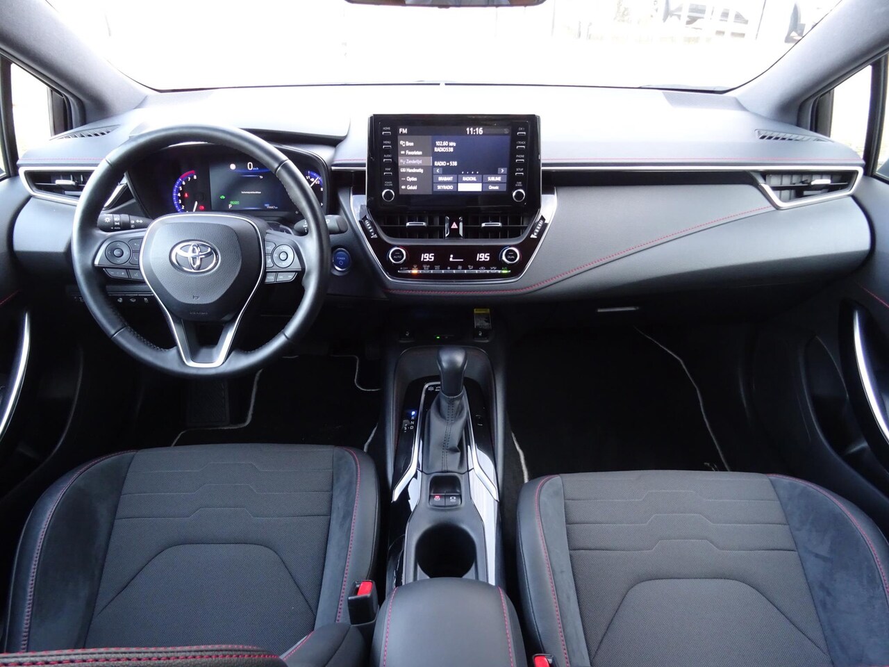 toyota-corolla-2-0-hybrid-executive-bi-tone.jpg