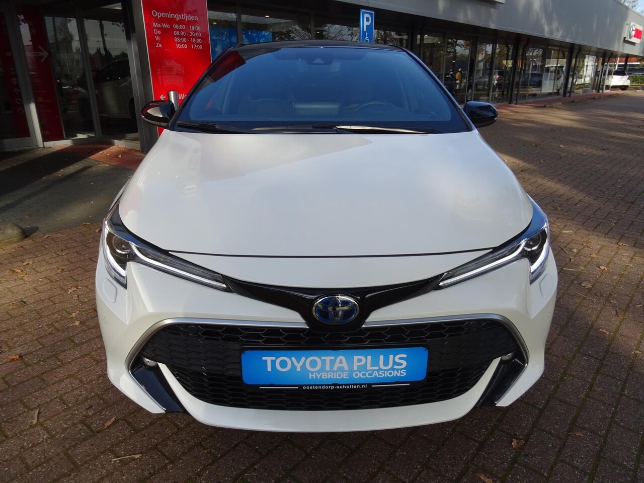 toyota-corolla-2-0-hybrid-executive-bi-tone.jpg