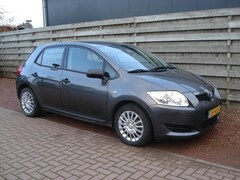 Toyota Auris - 1.6-16V Terra