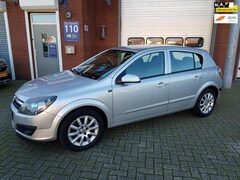 Opel Astra - 1.6 Essentia