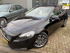 Volvo V40 - 2.0 D2 SUMMUM LUXE 12-2015 NAP GROTE BEURT NEW DISTRIEM