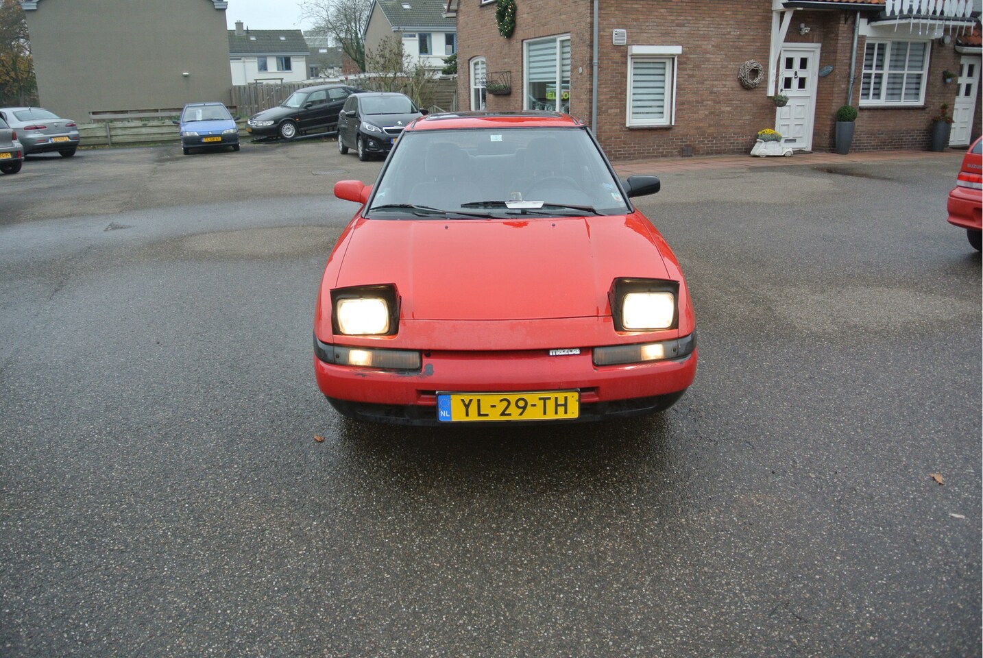 mazda-323-1-6i-lx-2-jaar-apk-2022-2e-eigenaar.jpg