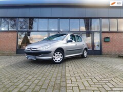 Peugeot 206 - 1.4 XR, 5 deurs, Voljaar APK