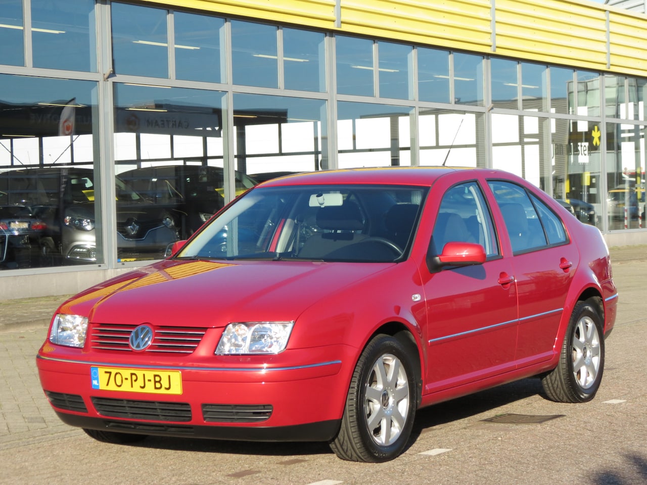 volkswagen-bora-1-6-16v-15-358-km.jpg