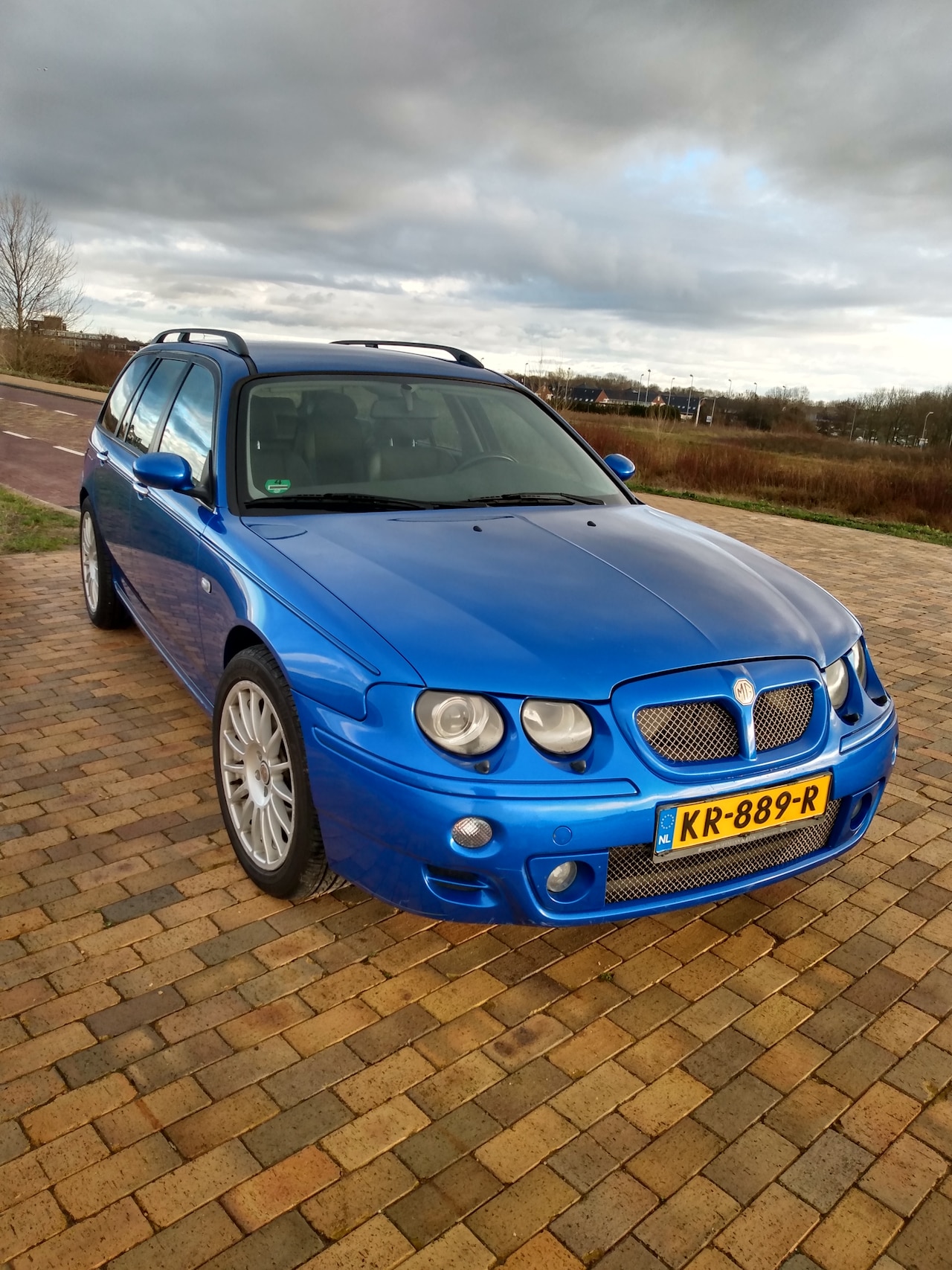 mg-zt-t-2-5-v6-190.jpg