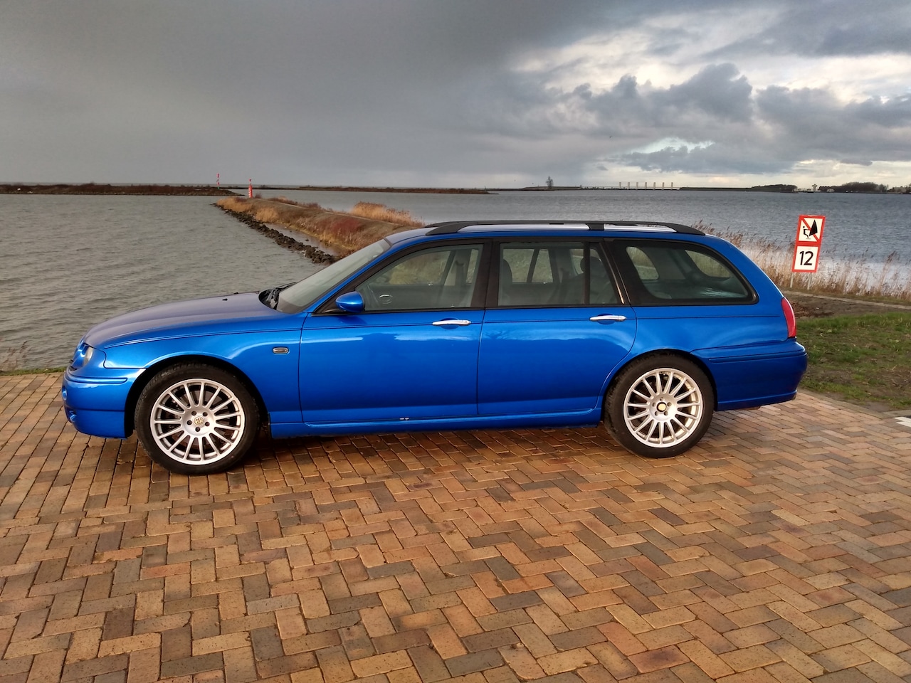 mg-zt-t-2-5-v6-190.jpg