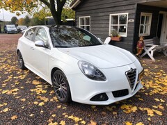 Alfa Romeo Giulietta - 1.7 TBi Quadrifoglio Verde PANO|NAV|PDC