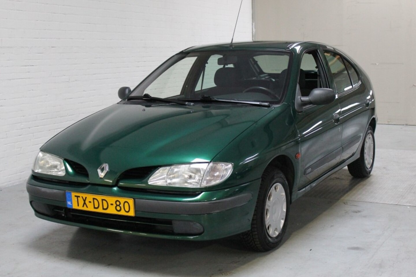 renault-megane-1-4e-elysee-lage-km-33000.jpg