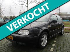 Volkswagen Golf - 1.6 Trendline