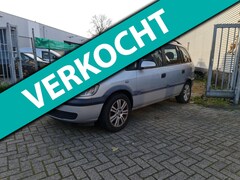 Opel Zafira - 1.6-16V Comfort motor rookt Zie tekst