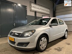 Opel Astra - 1.6 Essentia 5drs Airco Centr Vergr