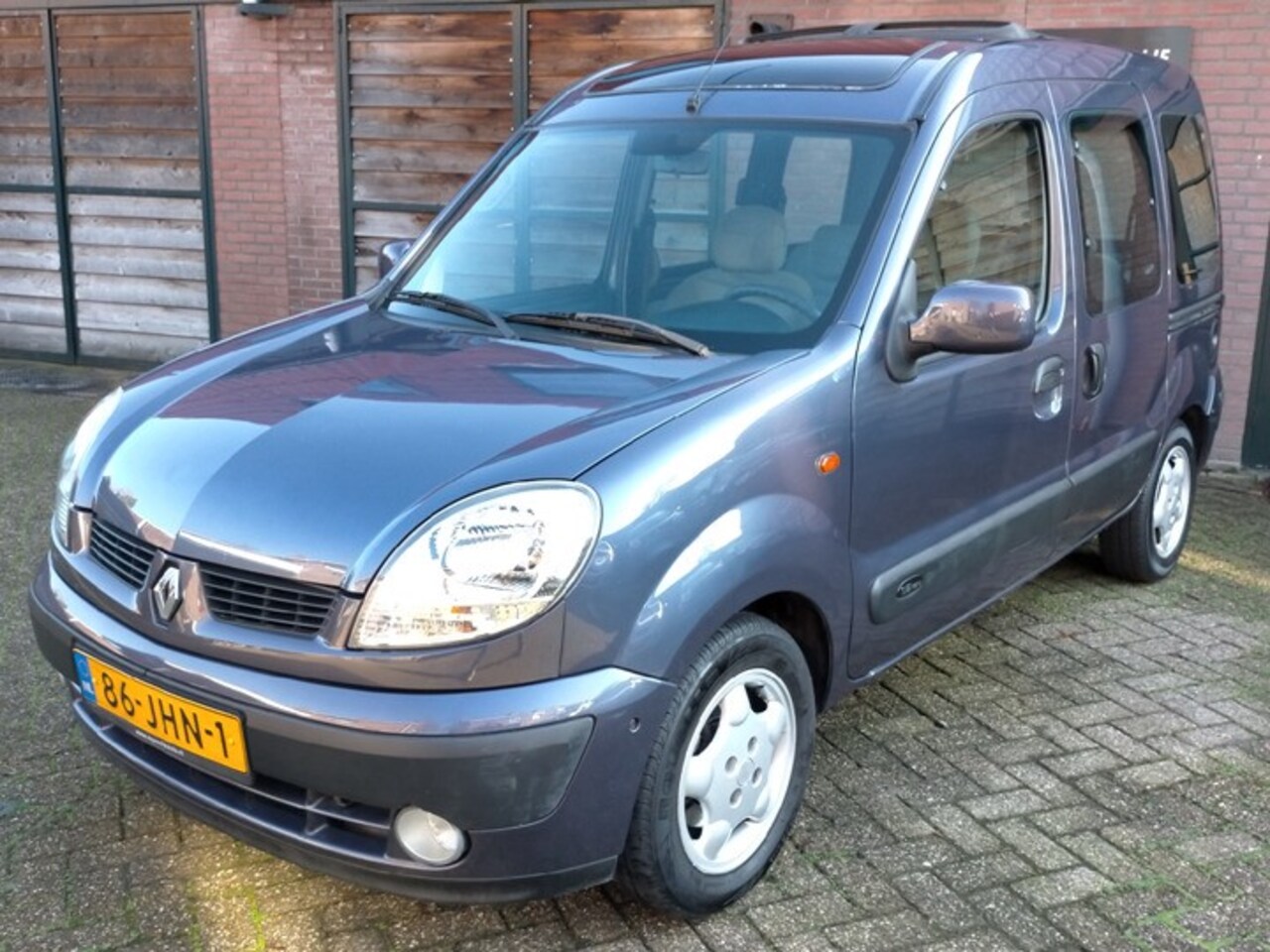 Renault Kangoo 1 6 16v Expression 03 Automaat Nw Apk Trekhaak 2x Schuifdeur Zonnedak C V Elekt Ramen S 03 Benzine Occasion Te Koop Op Autowereld Nl